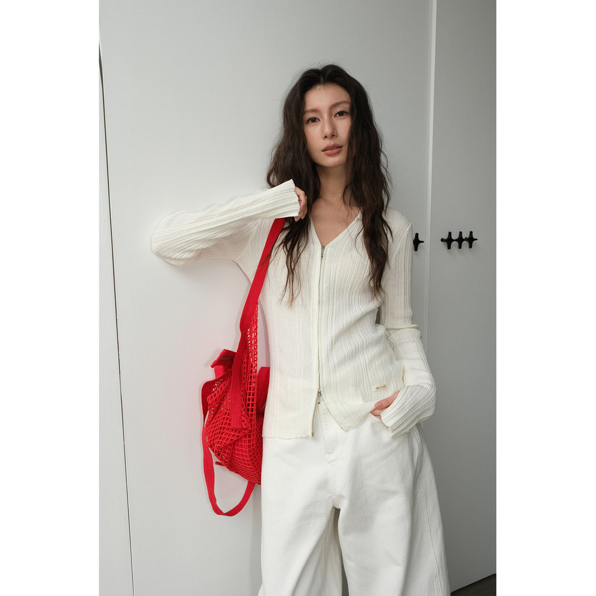 Strickshirt mit V-Ausschnitt und Reissverschluss – Bild 7 | LuxeStyle