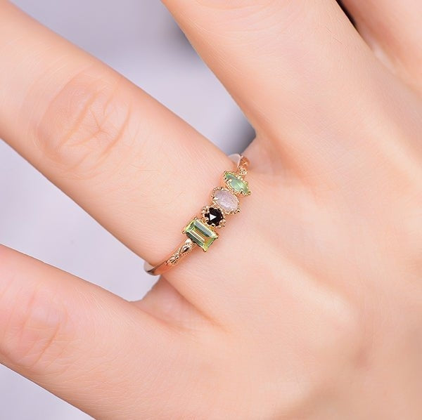 Personalisierter Ring mit Stein