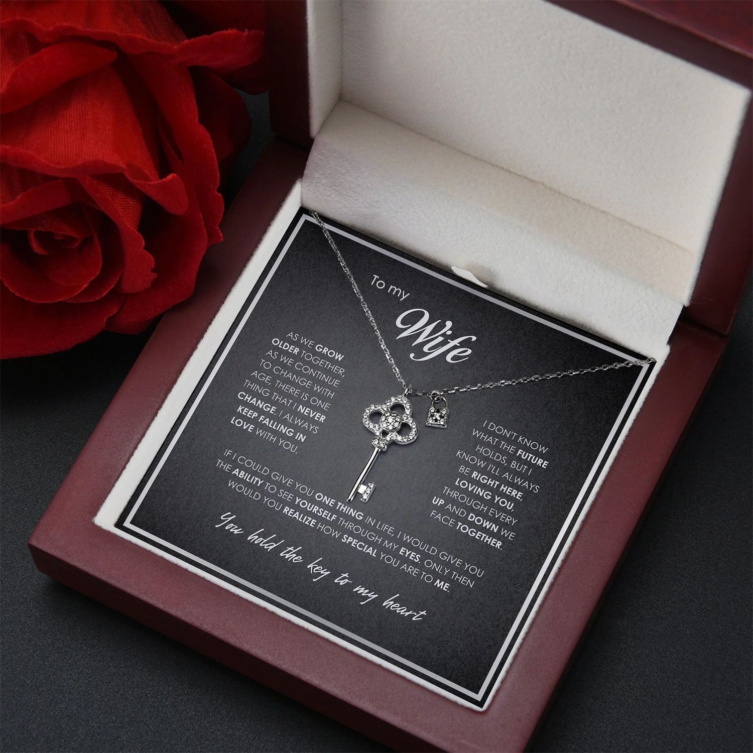 Diamantbesetzte Schlüssel-Halskette mit Geschenkbox
