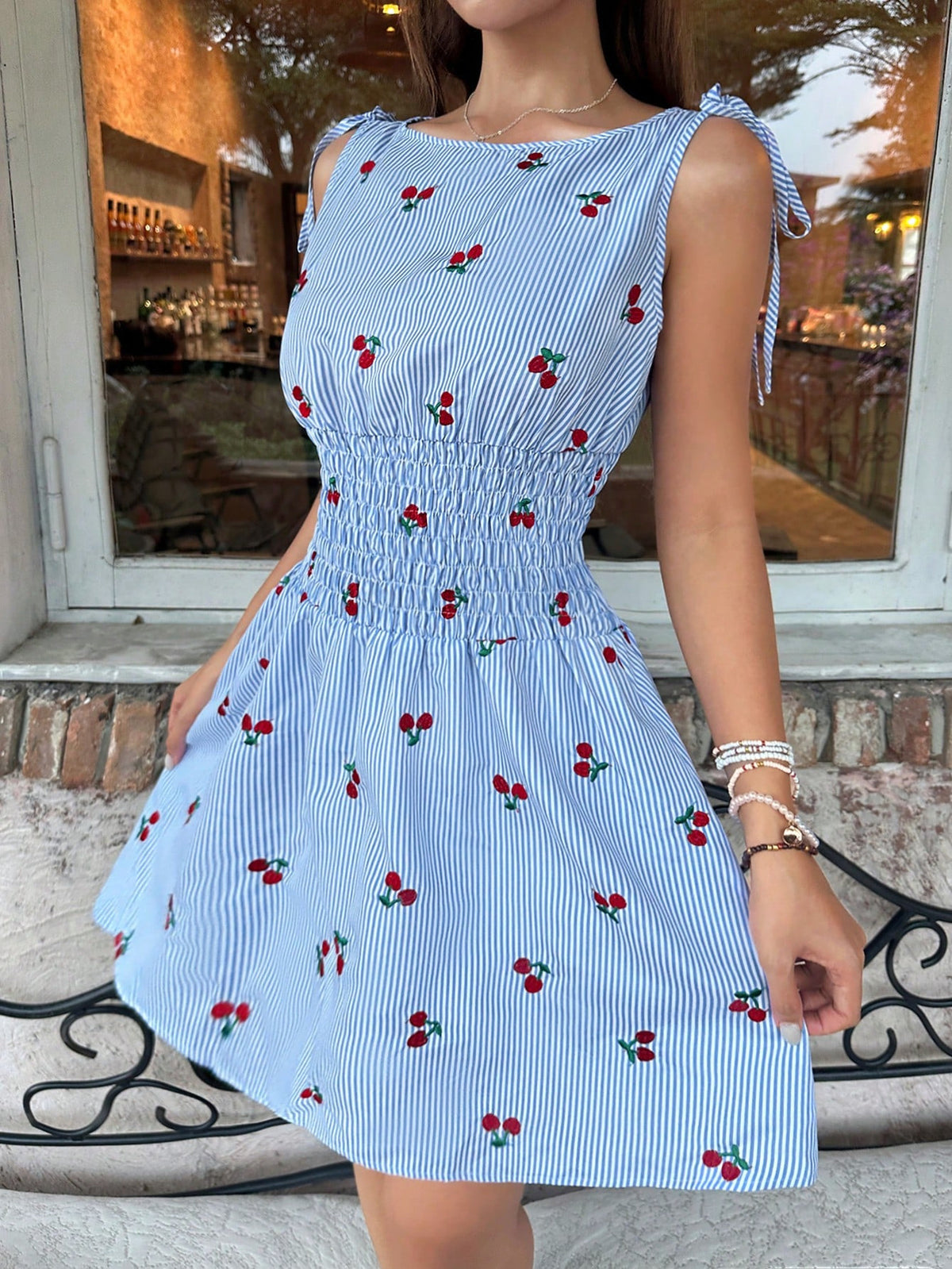 Vielseitiges kariertes ärmelloses Puffkleid – Bild 9 | LuxeStyle