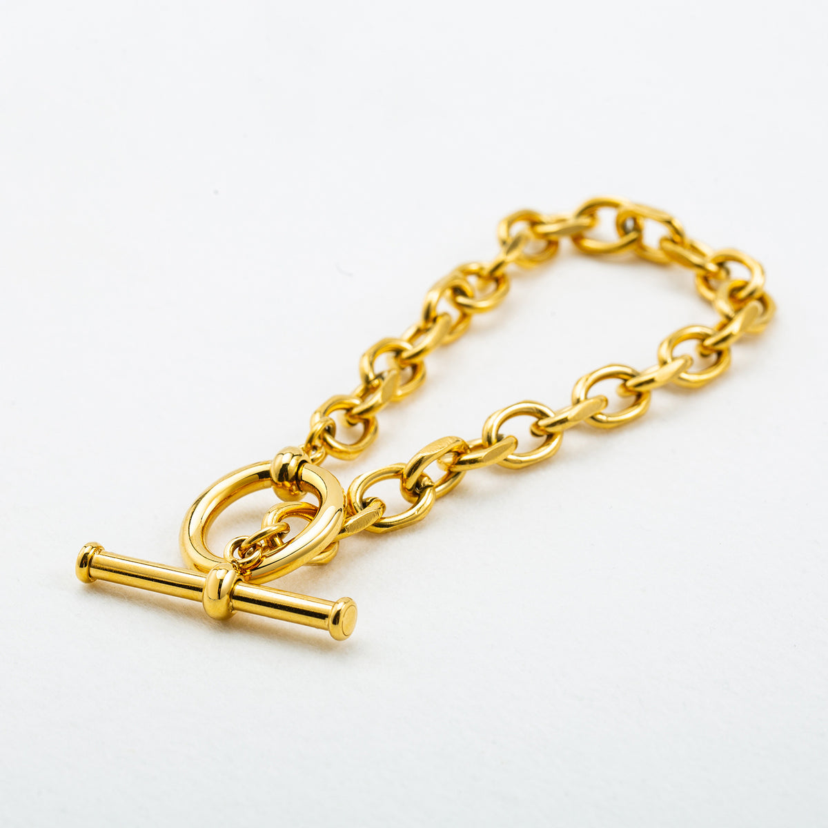 Minimalistisches Kreuzketten-Armband, vergoldet – Bild 3 | LuxeStyle