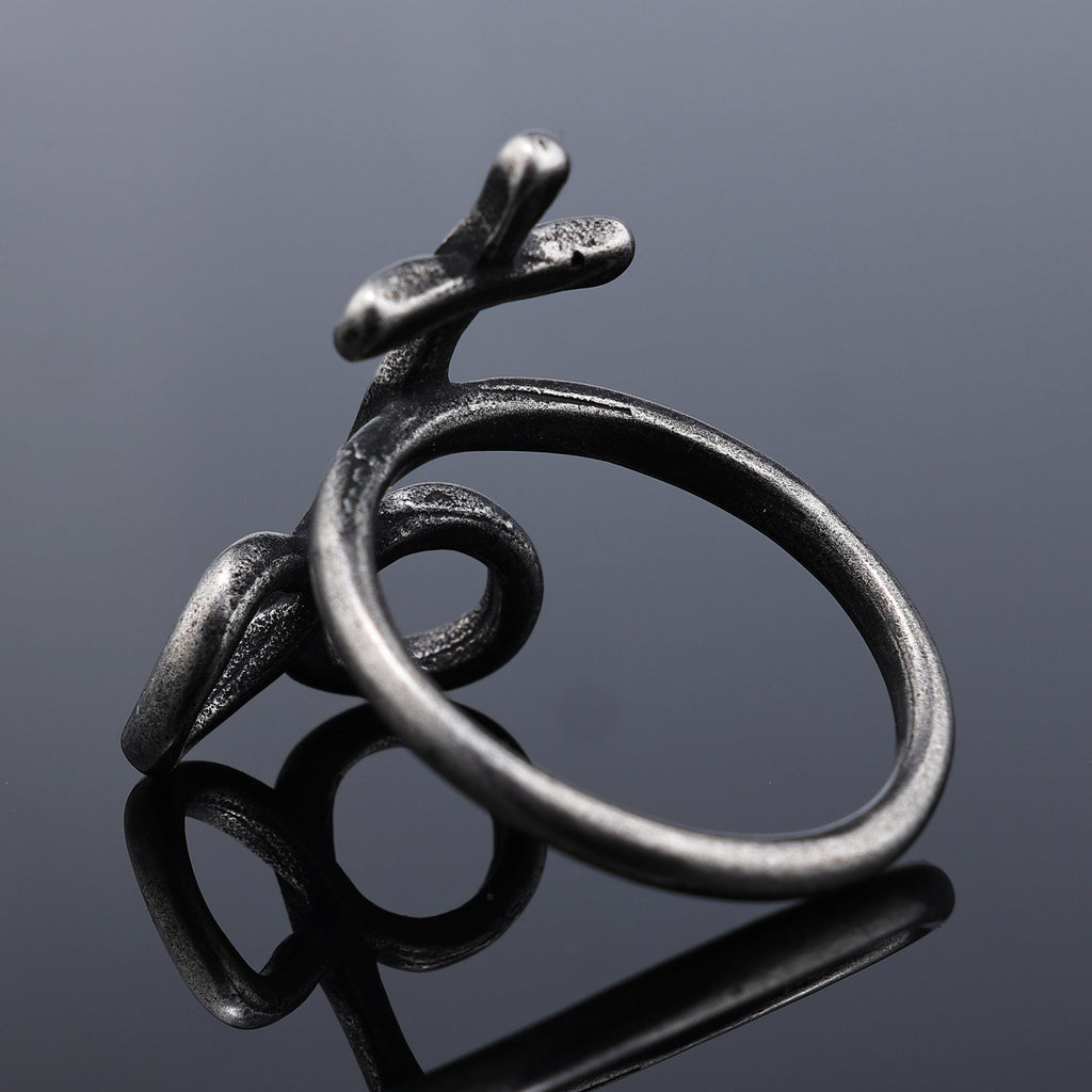 Retro Punk Gothic Ring aus Titanstahl