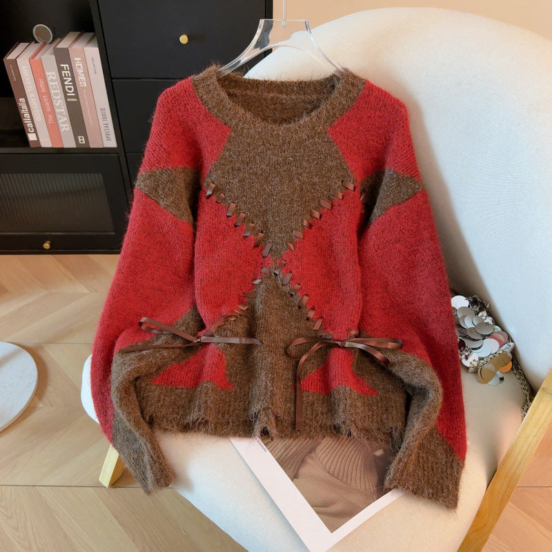 Kontrastfarbener Strickpullover mit Kordelzug