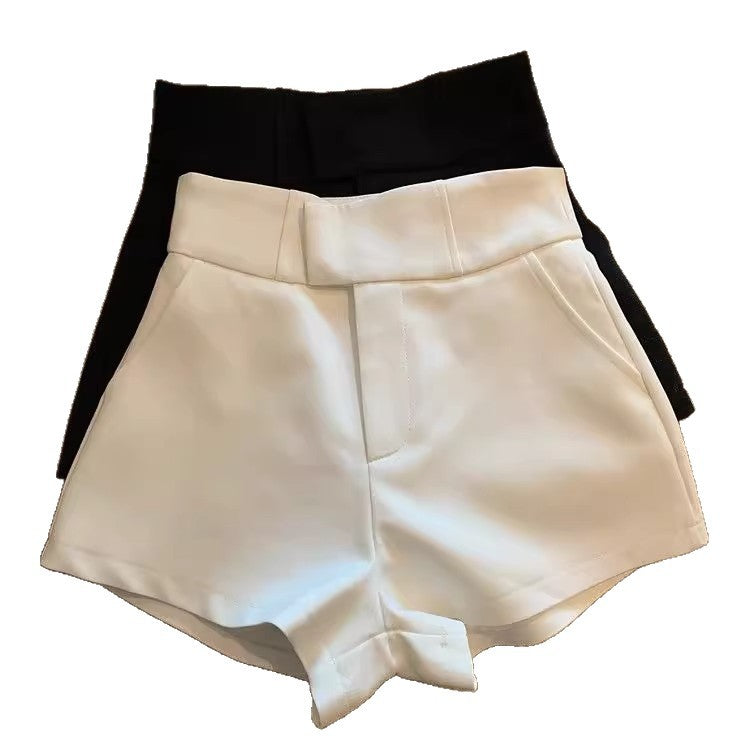 Weite High-Waist Shorts für zierliche Figuren