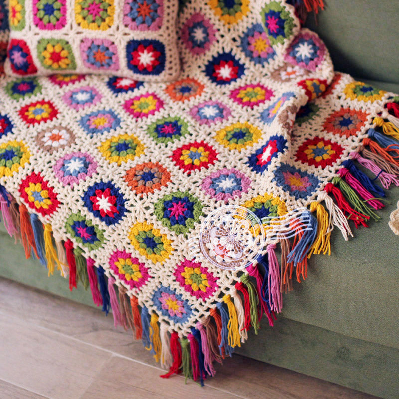 Gehäkelte Decke mit Blumen und Quasten – Bild 3 | LuxeStyle