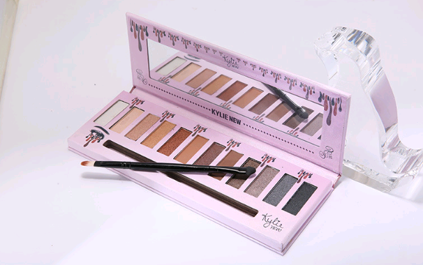 Kelly Lidschatten-Palette, 12 Farben matt – Bild 7 | LuxeStyle