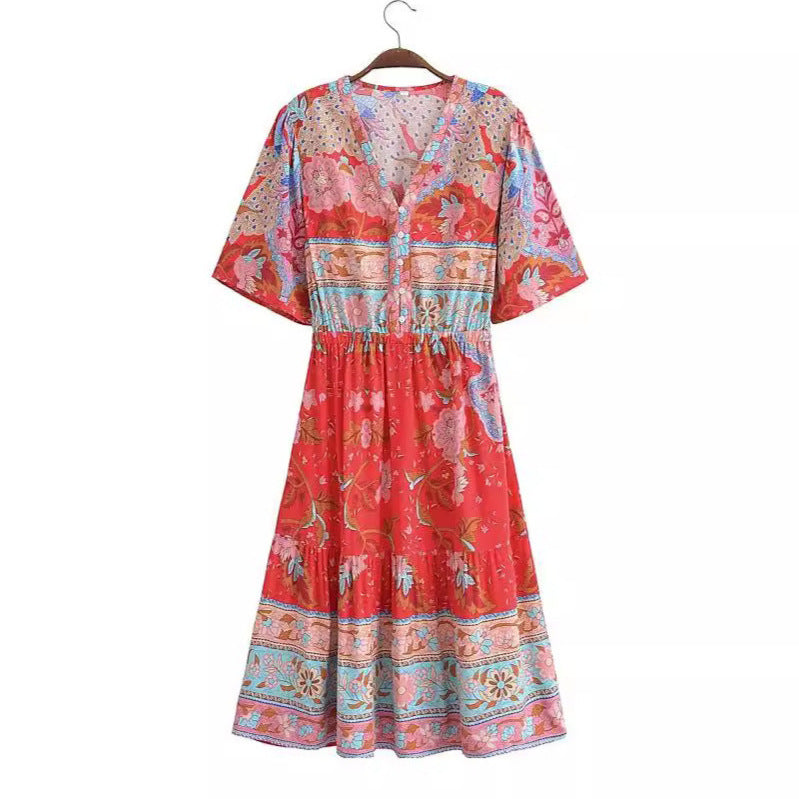 Ethno-Kleid aus Baumwollseide mit V-Ausschnitt