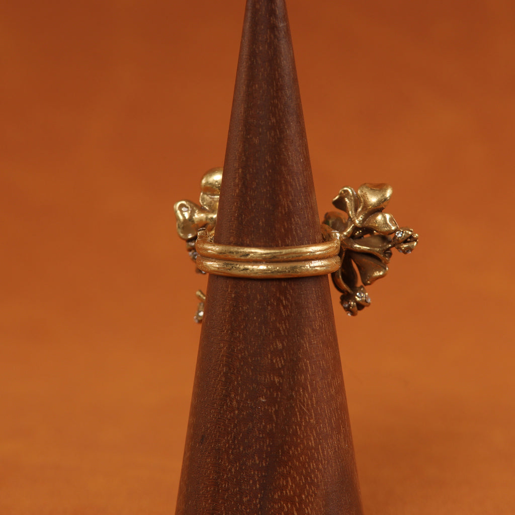 Verstellbarer Ring mit grüner Kamelie