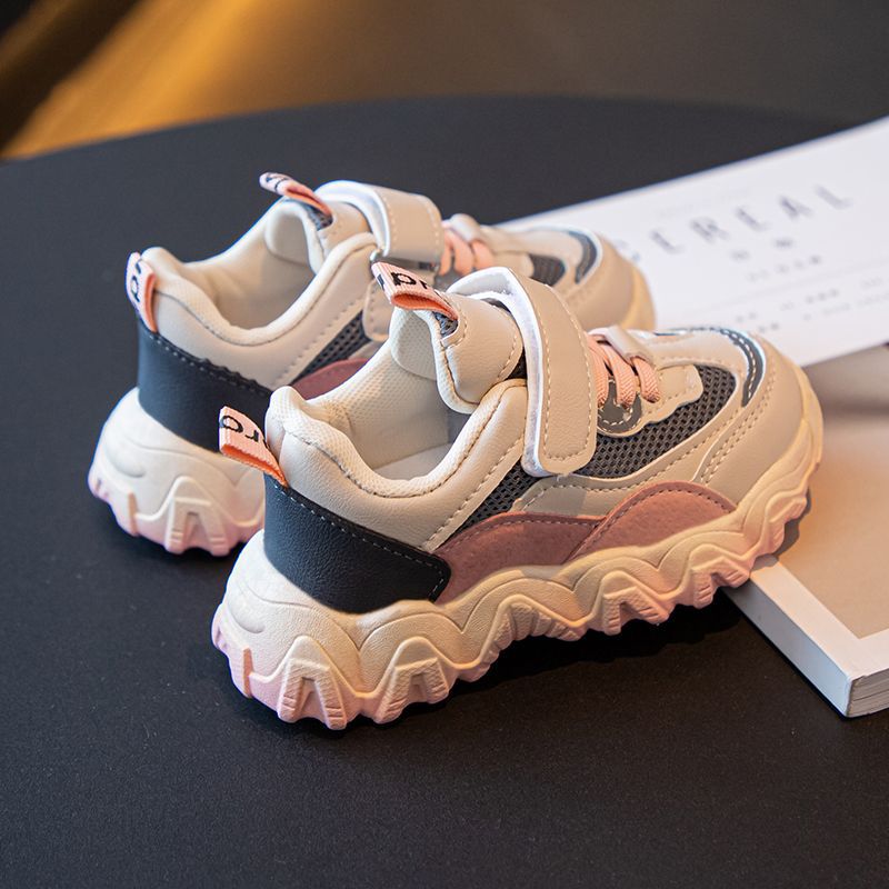 Leichte Kinderschuhe mit Mesh