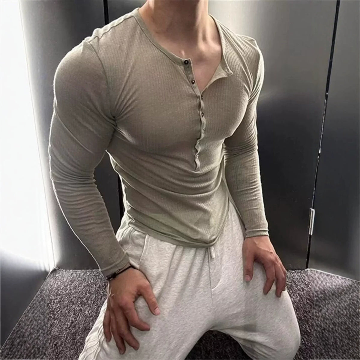 Herren V-Ausschnitt Langarmshirt – Bild 4 | LuxeStyle
