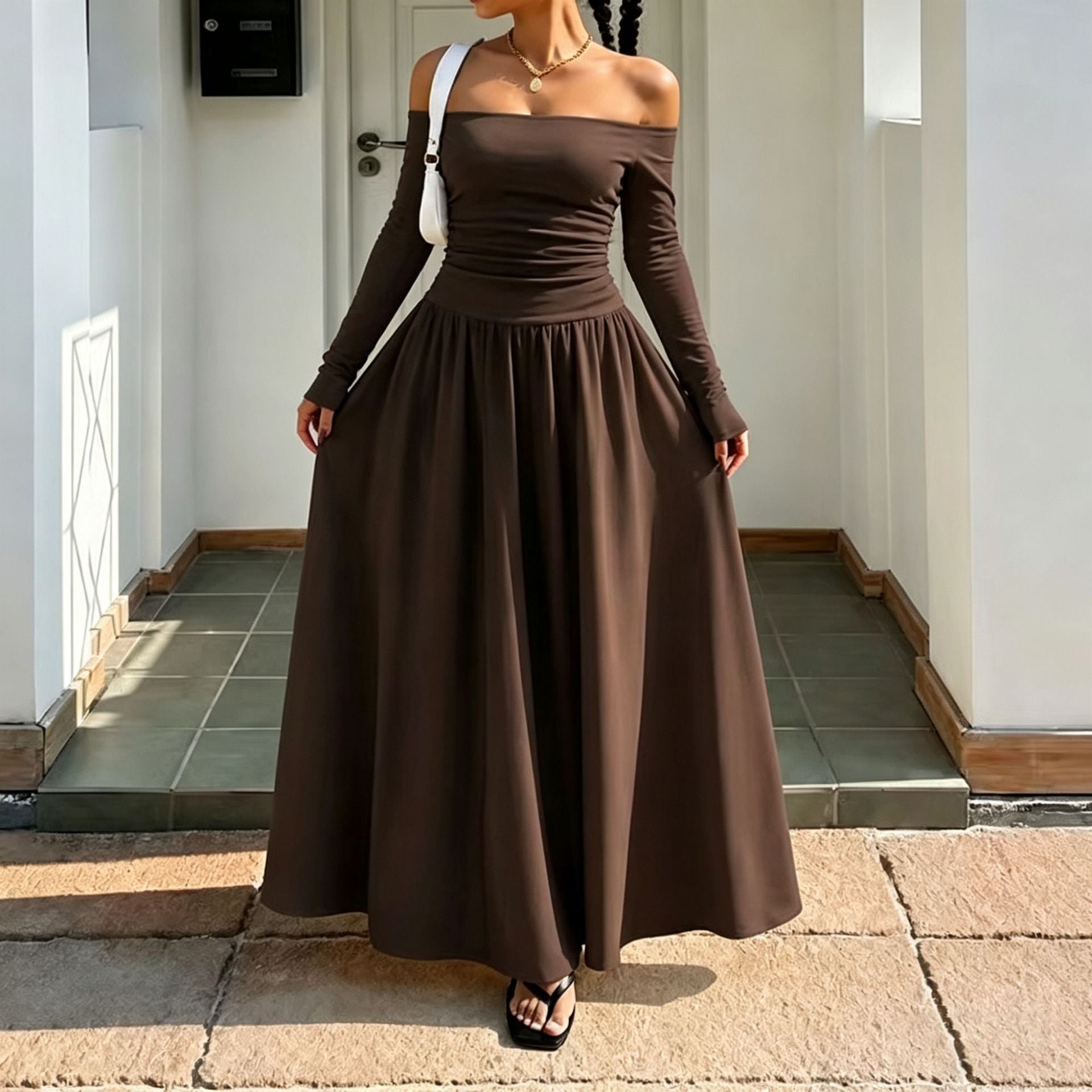 Taille-schmeichelndes Langarm-Dress ohne Schulter