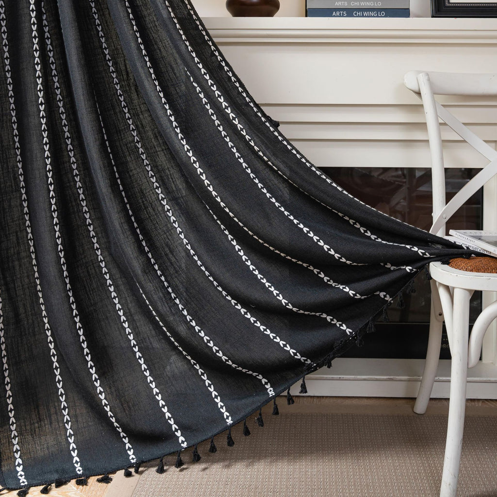 Schwarz-Weiß Jacquard-Vorhang mit Stangen