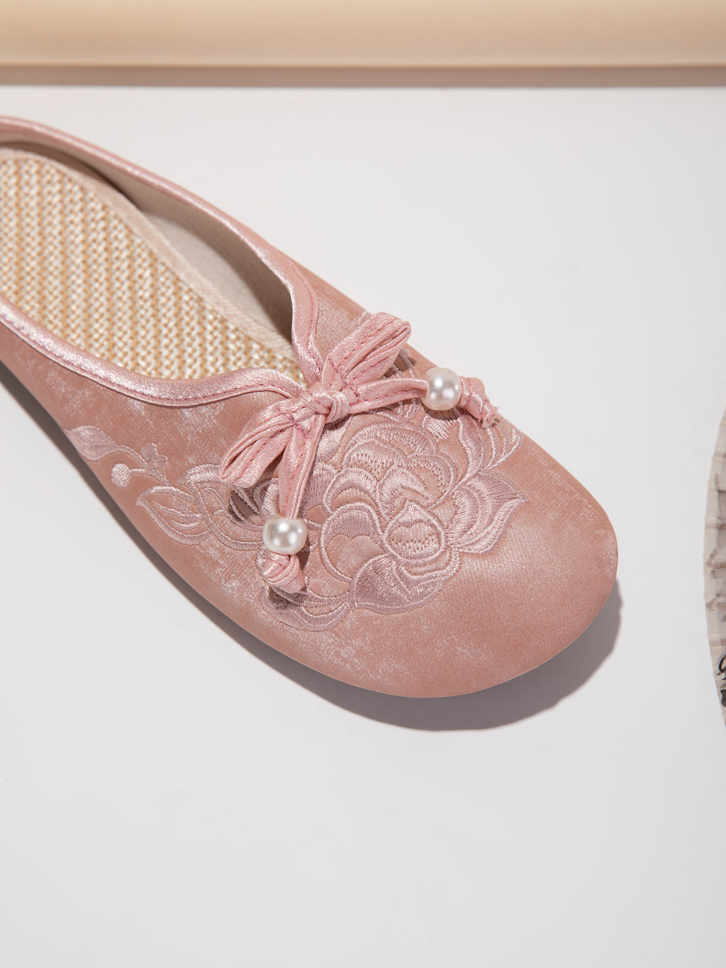 Bestickte Mules – Beige, elegant & bequem