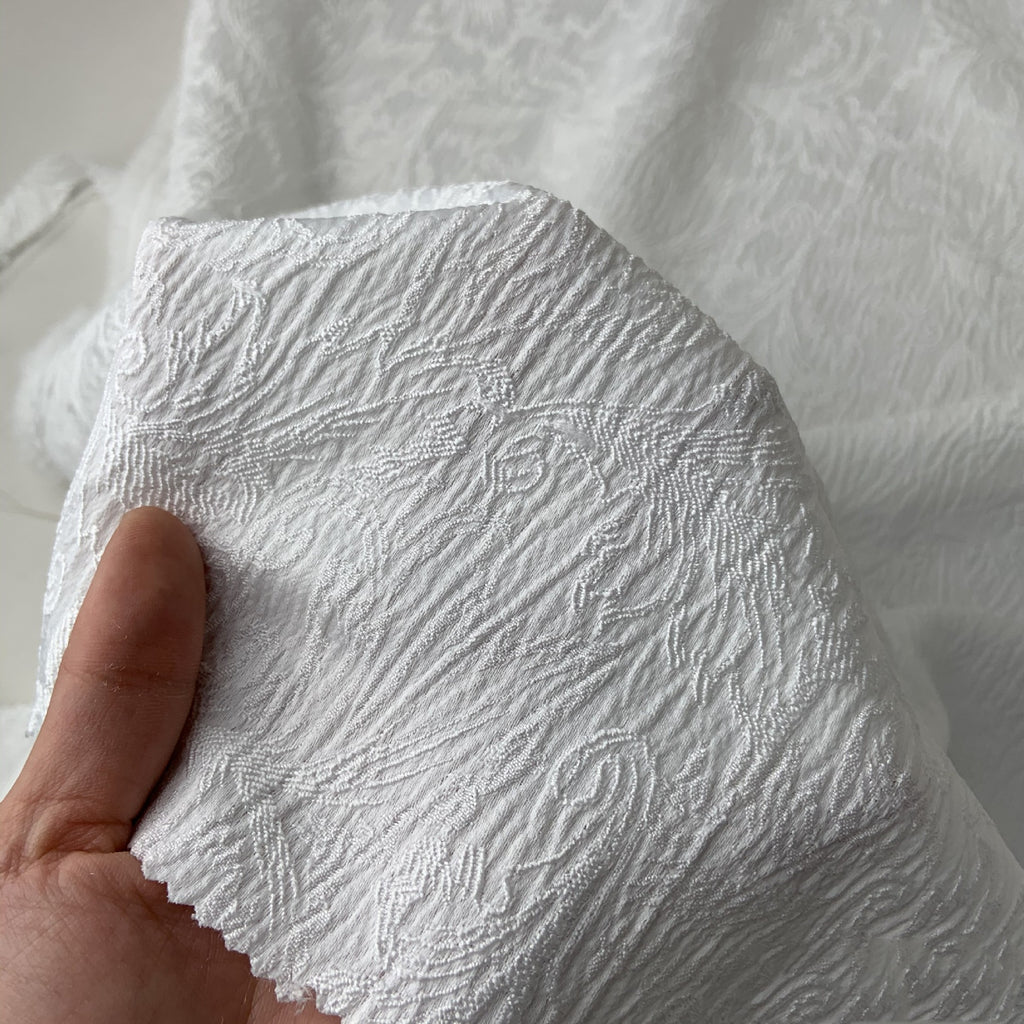 Geprägter Jacquard-Stoff aus Seide, humanoides Muster – Bild 4 | LuxeStyle