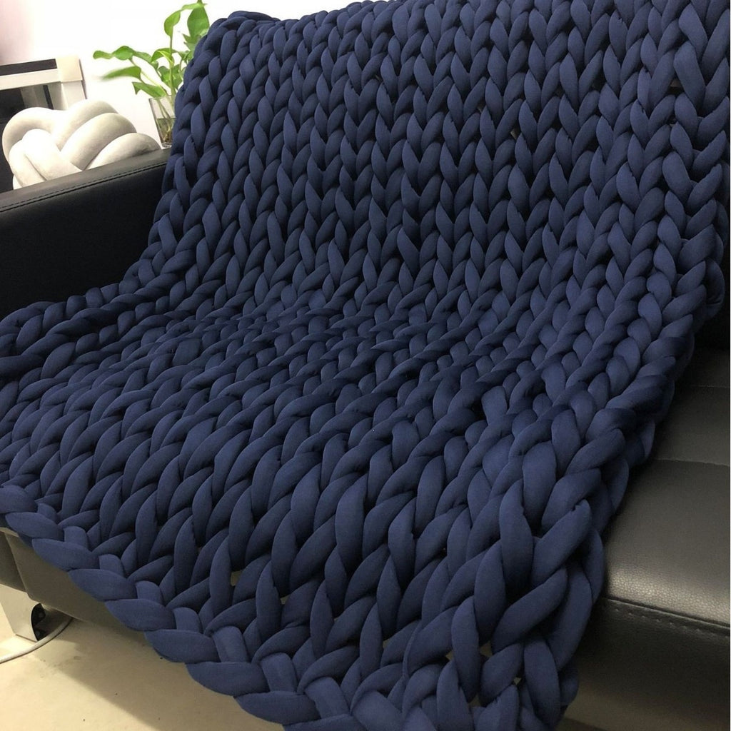 Grobgewobene Strickdecke aus Chenille-Garn