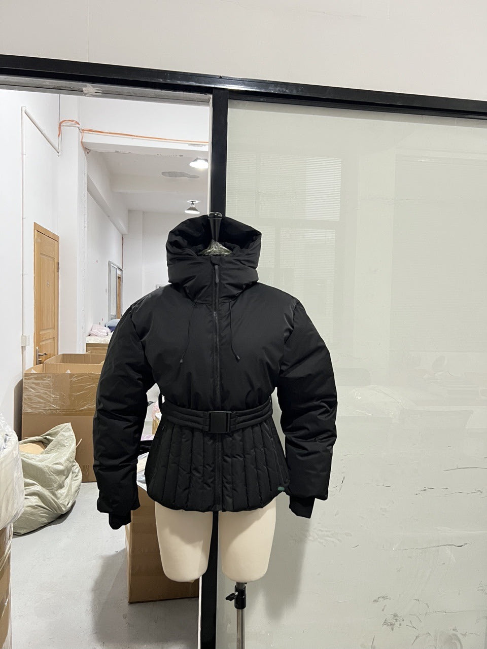 Kurze Baumwolljacke mit Gürtel – Bild 3 | LuxeStyle