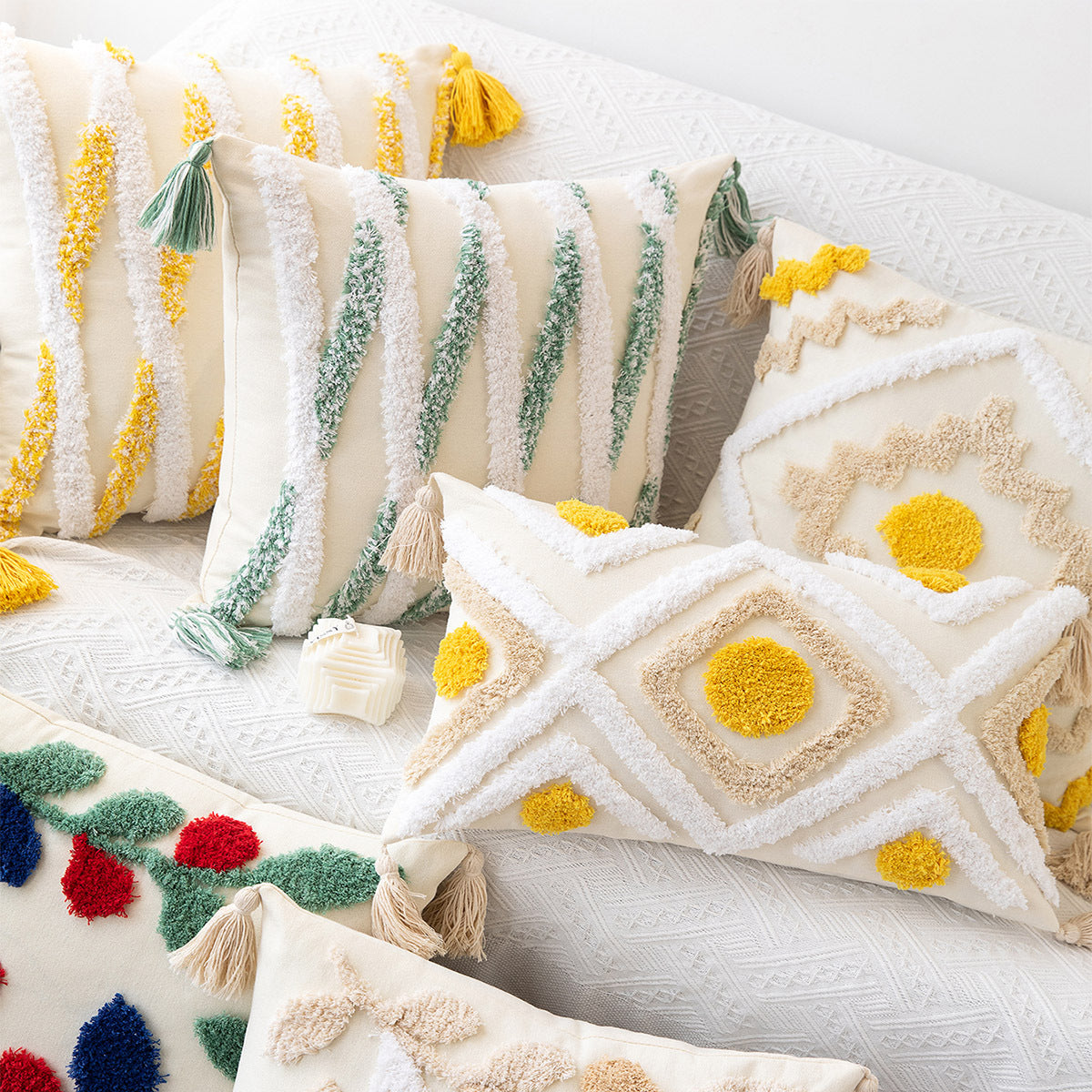 Boho Kissenhülle mit geometrischem Tufting