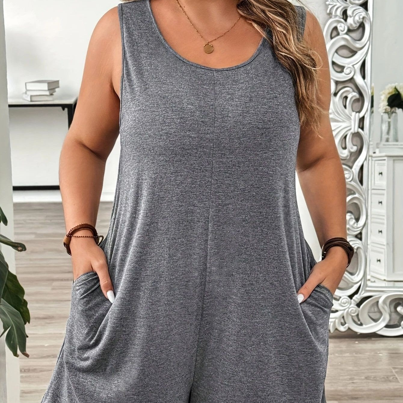 Jumpsuit mit V-Ausschnitt und Taschen