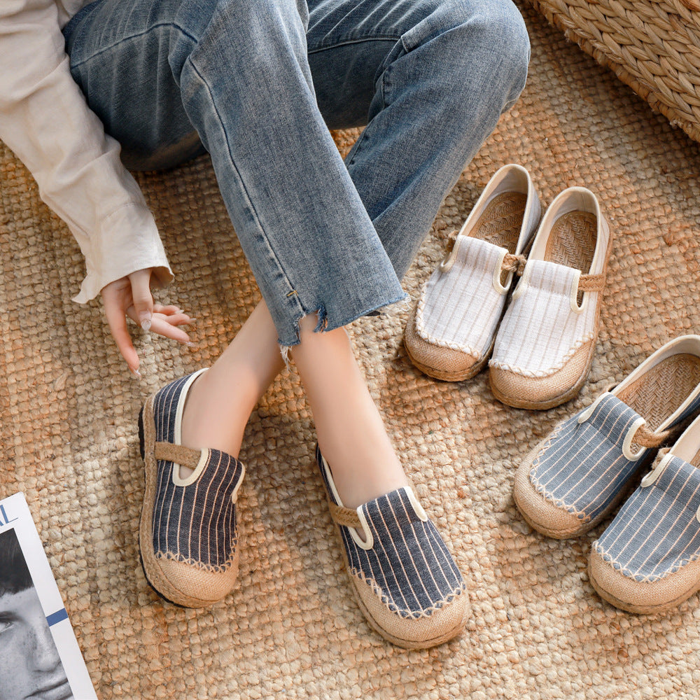 Weisse Leinen-Sneaker mit Streifen