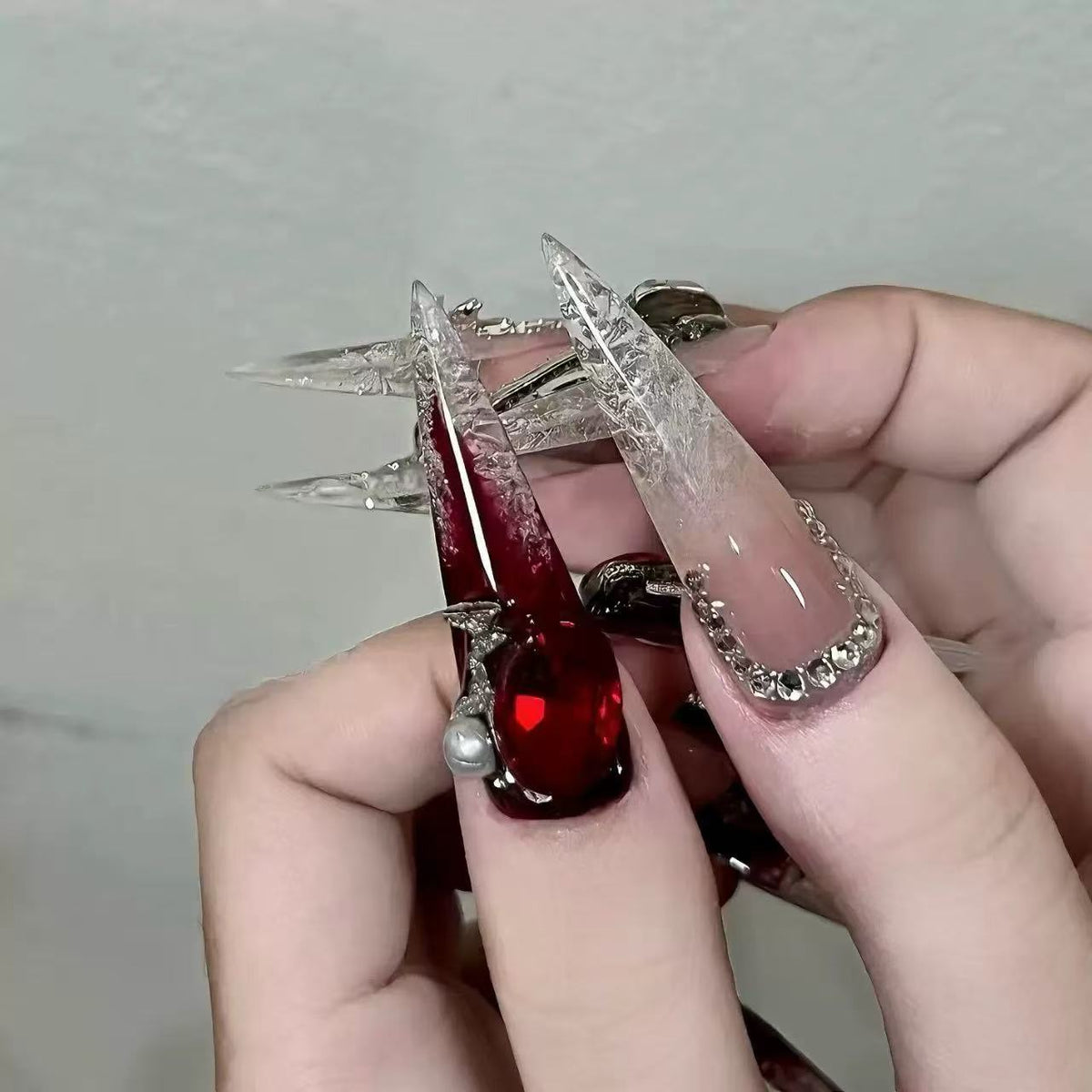 Handgemachte Eis-Transparente Full Diamond Maniküre – Bild 6 | LuxeStyle