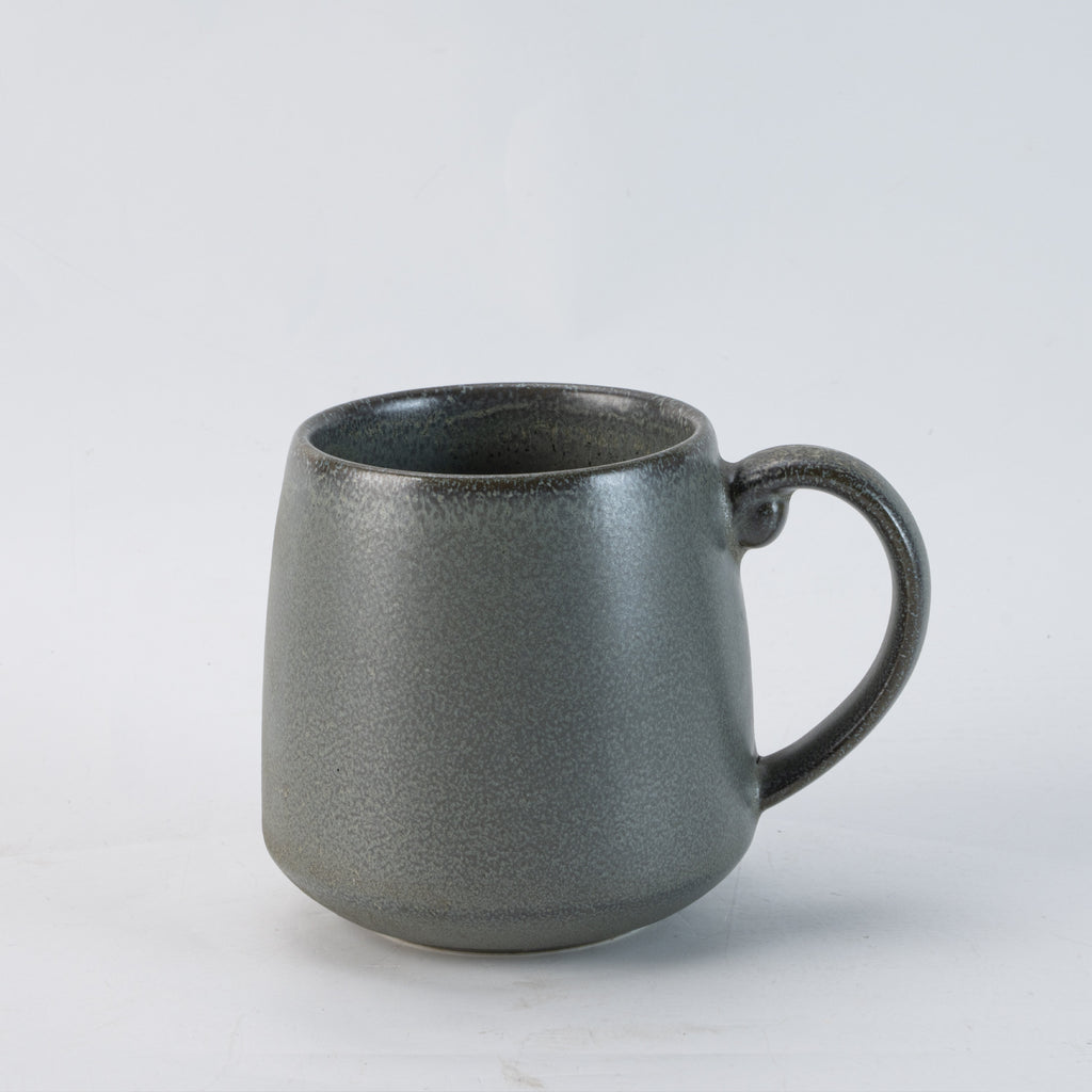 Minimalistische Keramik-Geschirr