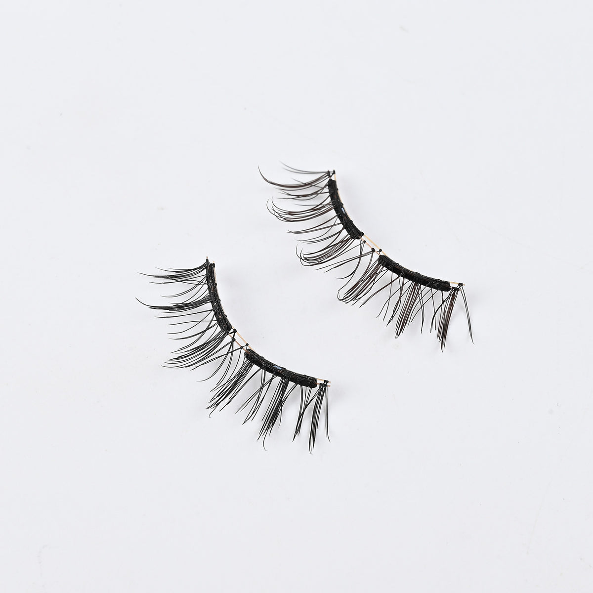 Magnetische Wimpern ohne Kleber – Bild 2 | LuxeStyle
