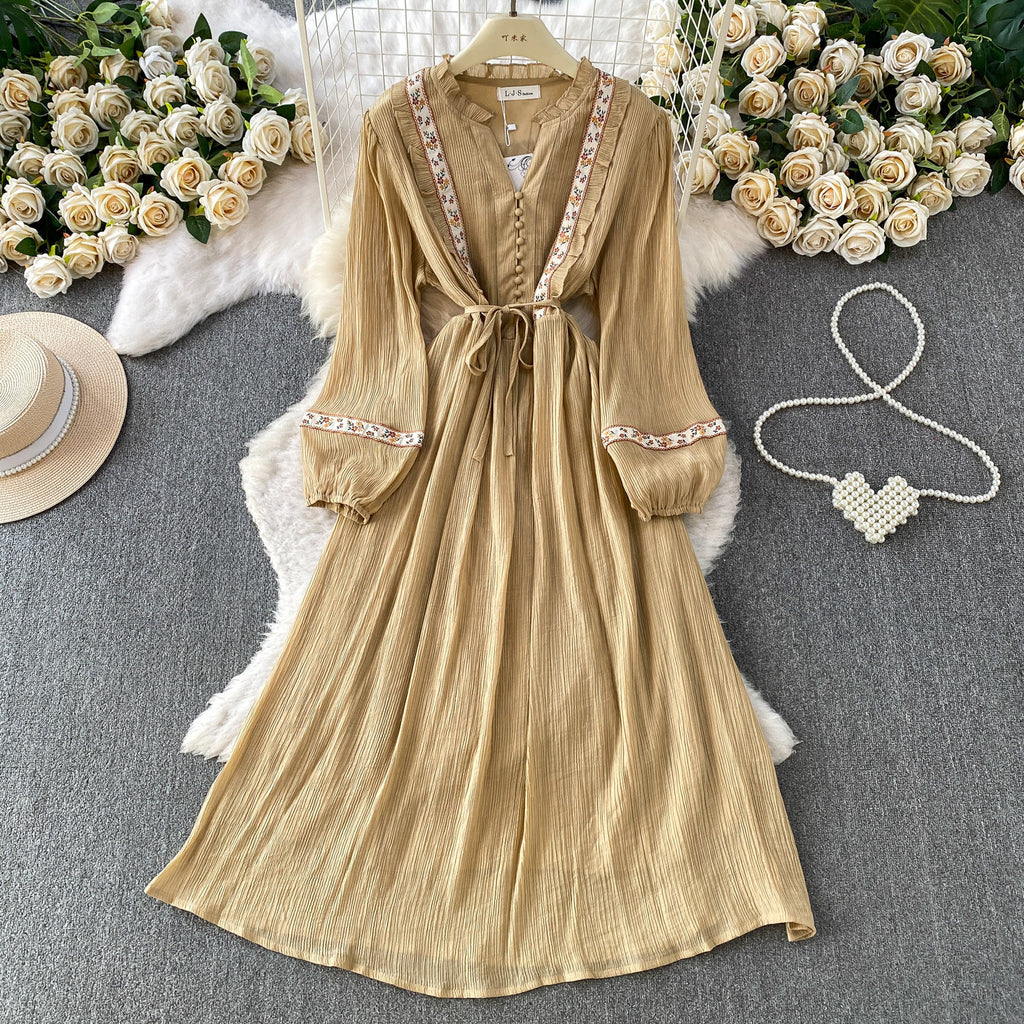 Retro besticktes V-Ausschnitt Kleid mit Rüschen – Bild 5 | LuxeStyle