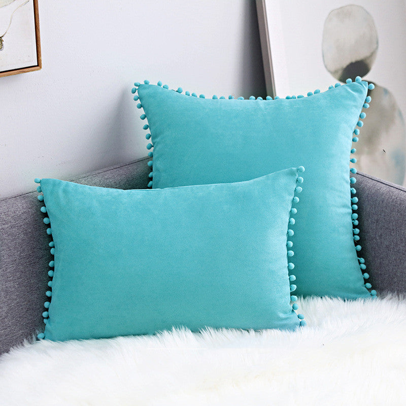 Sofa Kissen mit verspielten Bommeln – Bild 14 | LuxeStyle