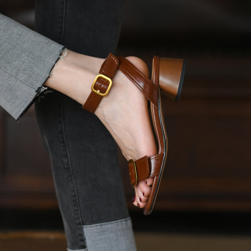 Damen-Sandalen mit Riemchenschnalle – Bild 4 | LuxeStyle
