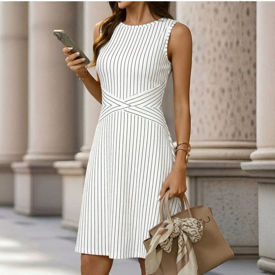 Ärmelloses Kleid mit Rundhals und Taillierung – Bild 10 | LuxeStyle