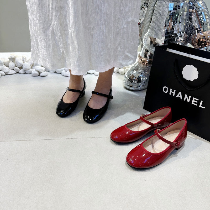 Mary Jane Pumps mit Riemchen und Blockabsatz