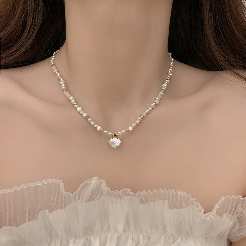 Perlenshalskette mit Muschelarmband