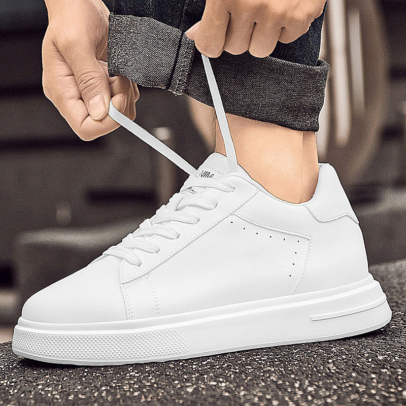 Sportlich-elegante Sneaker mit diskreter Erhöhung