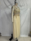Goldenes Satin-Kleid mit V-Ausschnitt