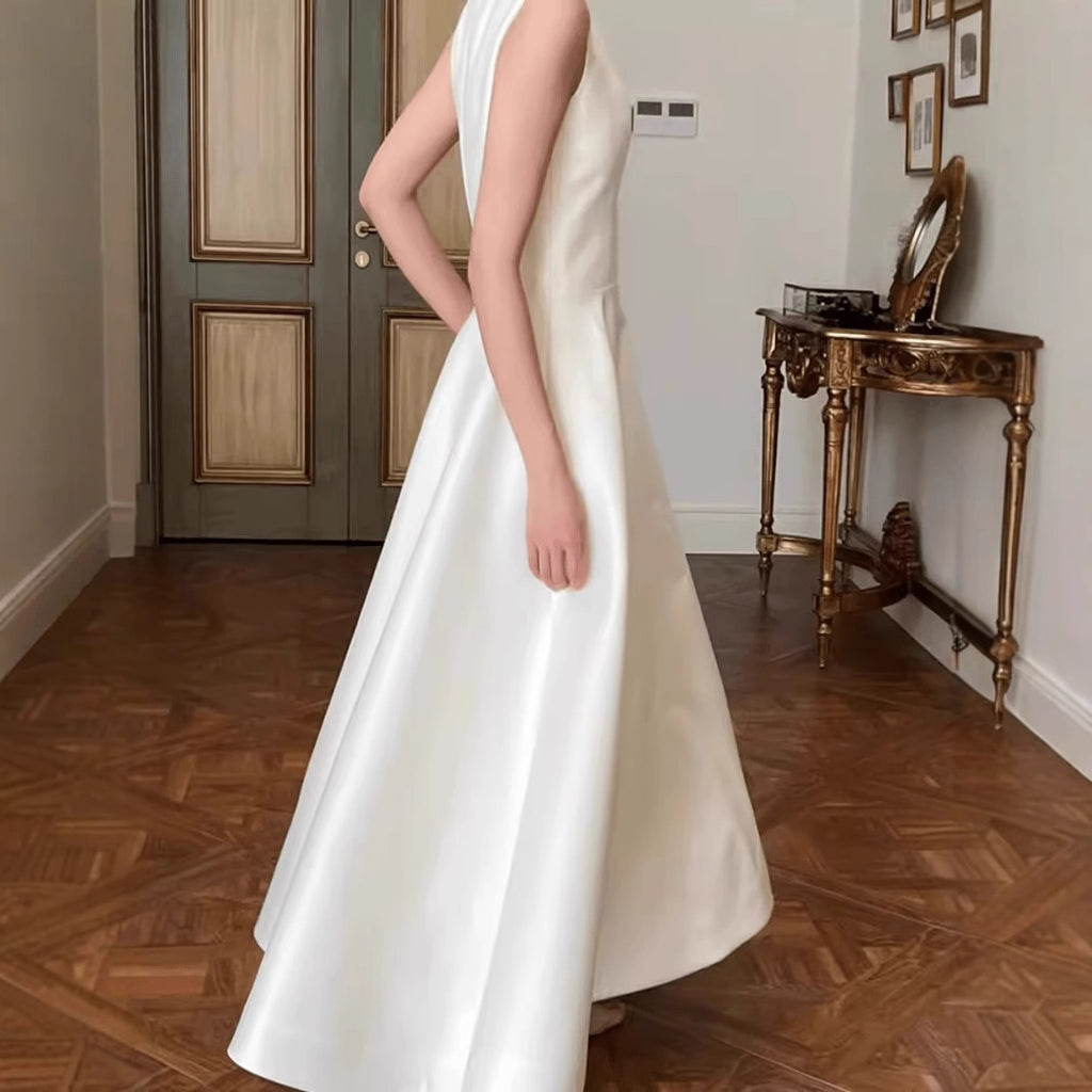 Elegantes Abendkleid mit Schleppe