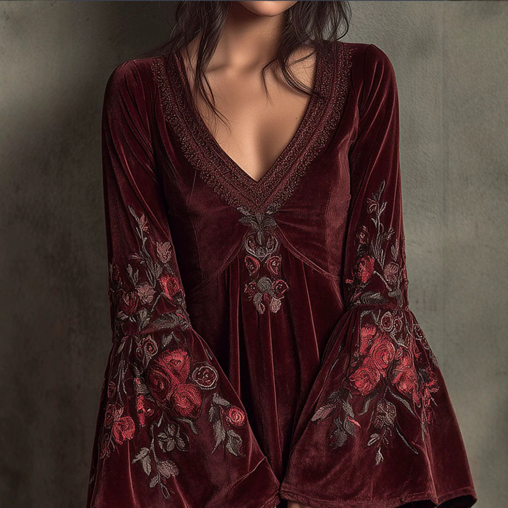 Burgunderrotes Samtkleid mit weiten Ärmeln – Bild 4 | LuxeStyle