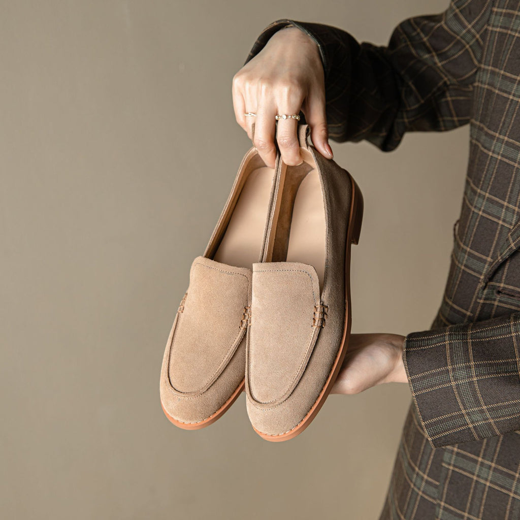 Slipper aus Wildleder mit niedrigem Absatz