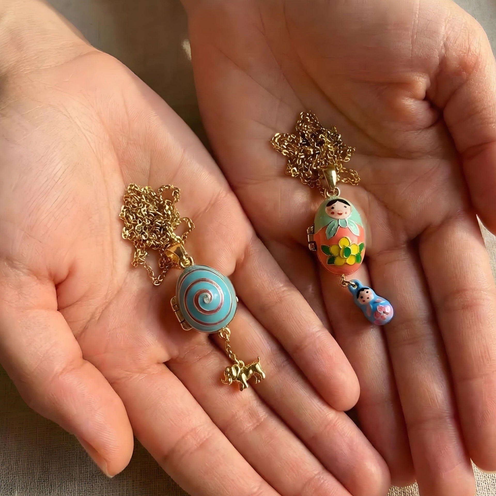 Bunt schimmerndes Halsband
