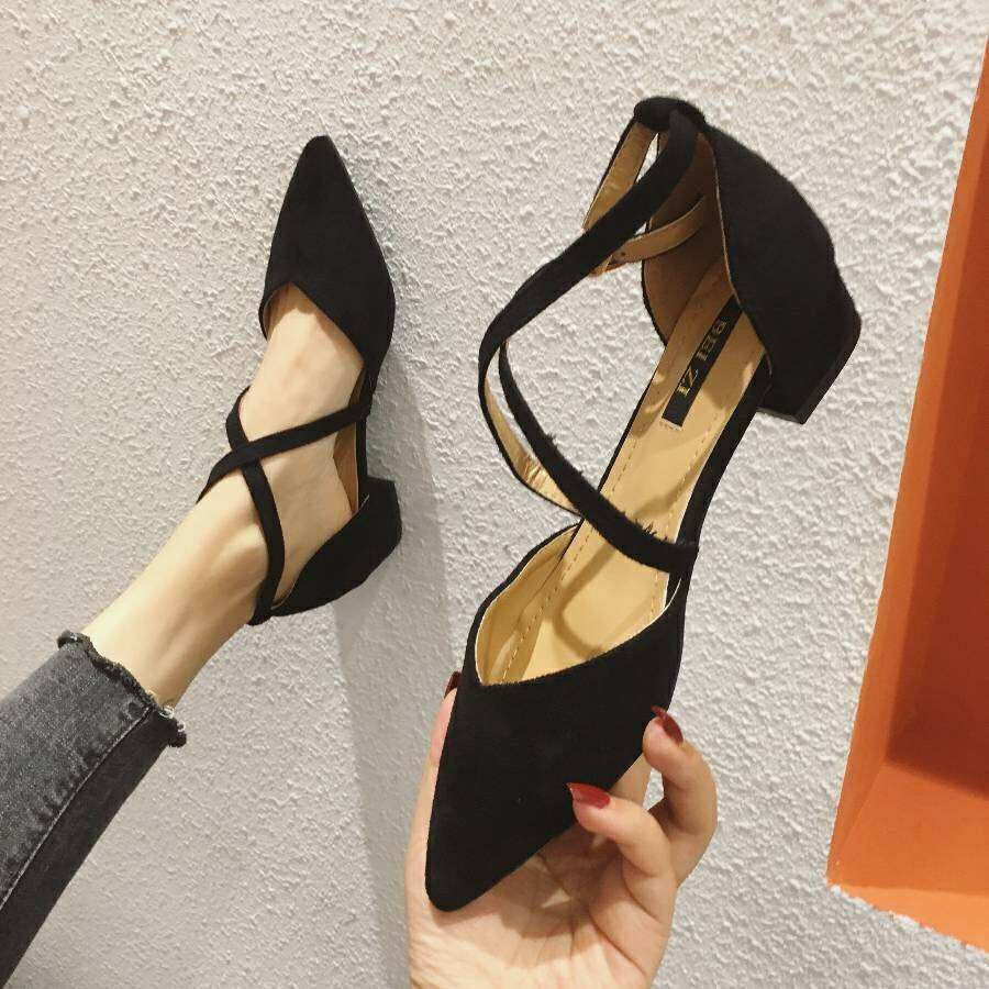 Flache, spitze Zehen Schuhe mit Kreuzband – Schwarz/Rot – Bild 5 | LuxeStyle