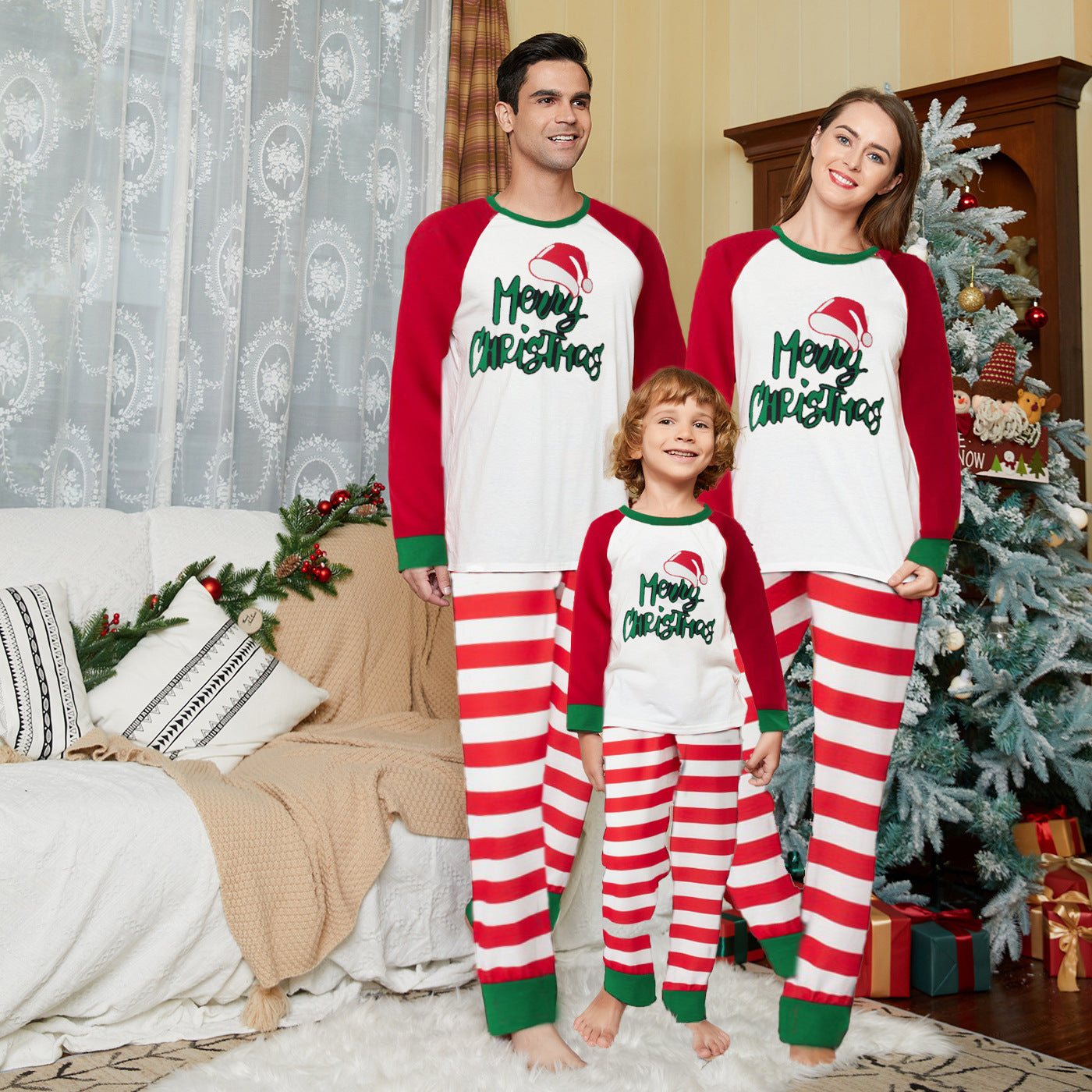 Familien-Weihnachtsanzüge mit Streifen
