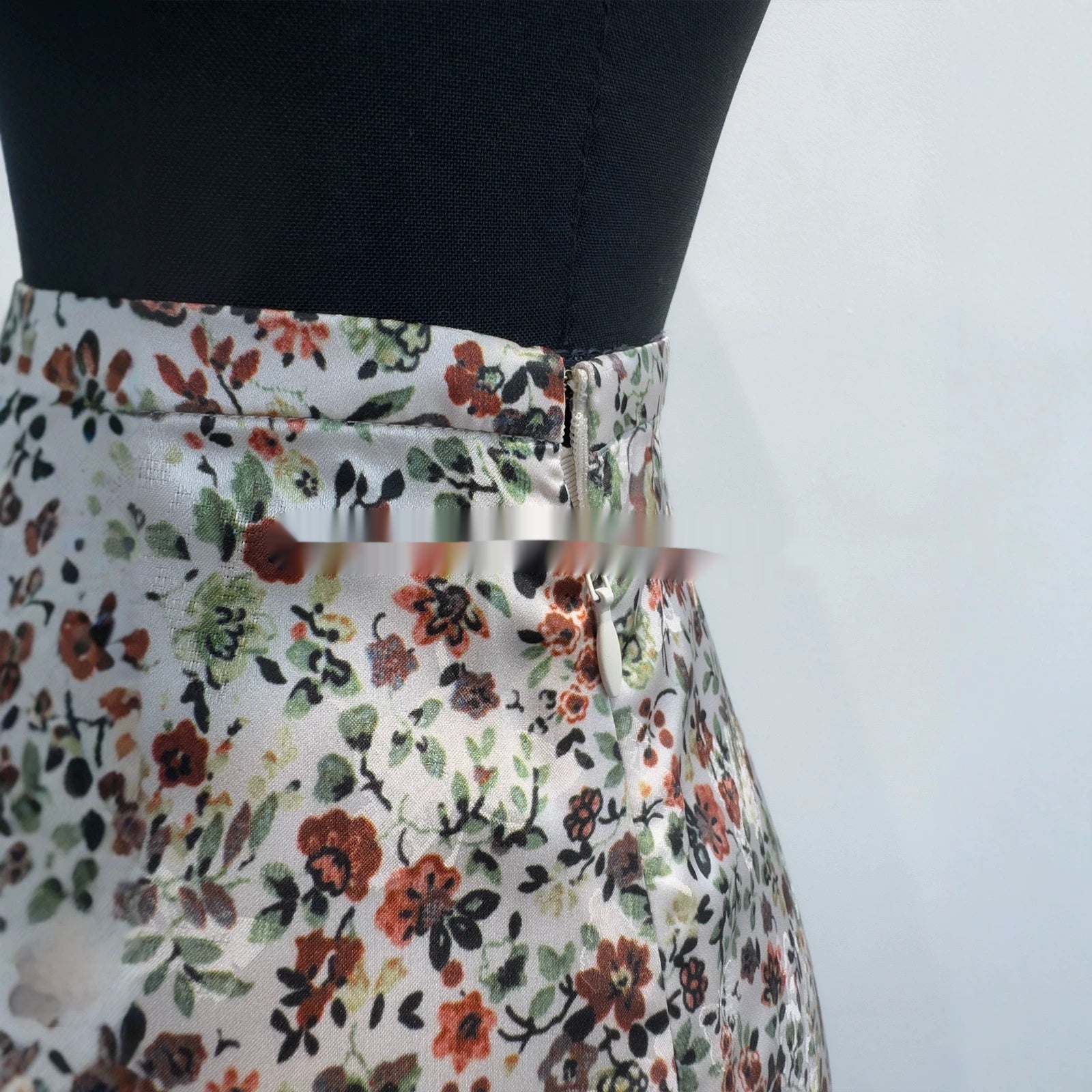 A-Linien Rock mit Blumenmuster