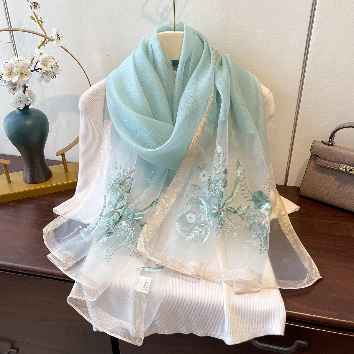 Gestickter Jacquard-Umhänge-Schal – Bild 9 | LuxeStyle