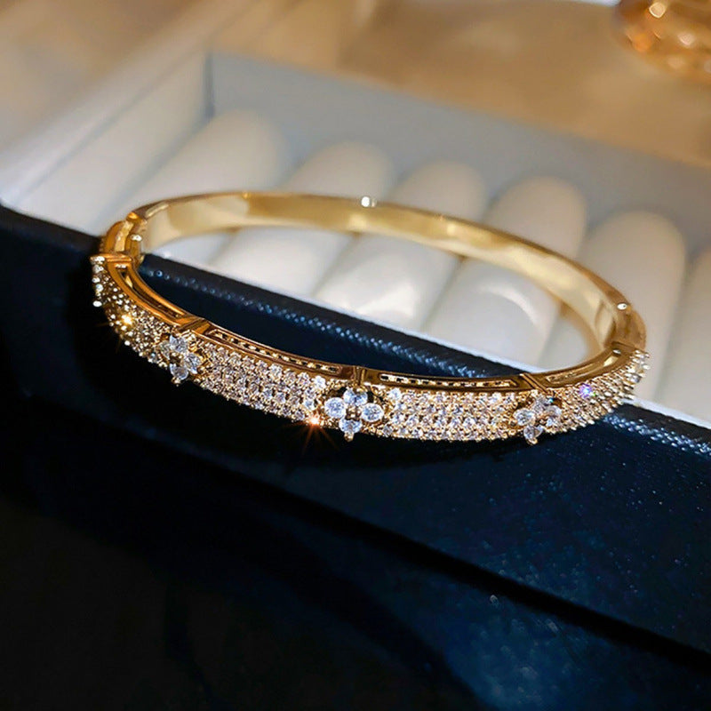 Blumen Armband mit Zirkonia – Bild 5 | LuxeStyle
