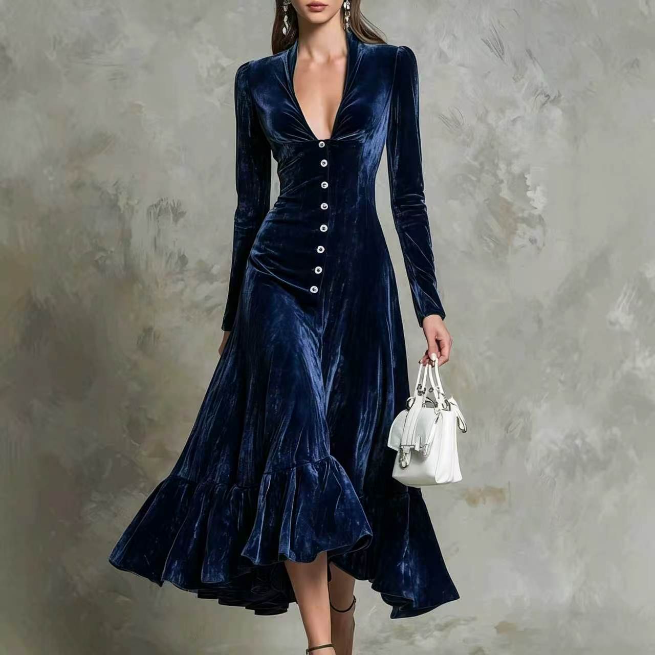 Tailliertes Langarm-Kleid mit Reverskragen