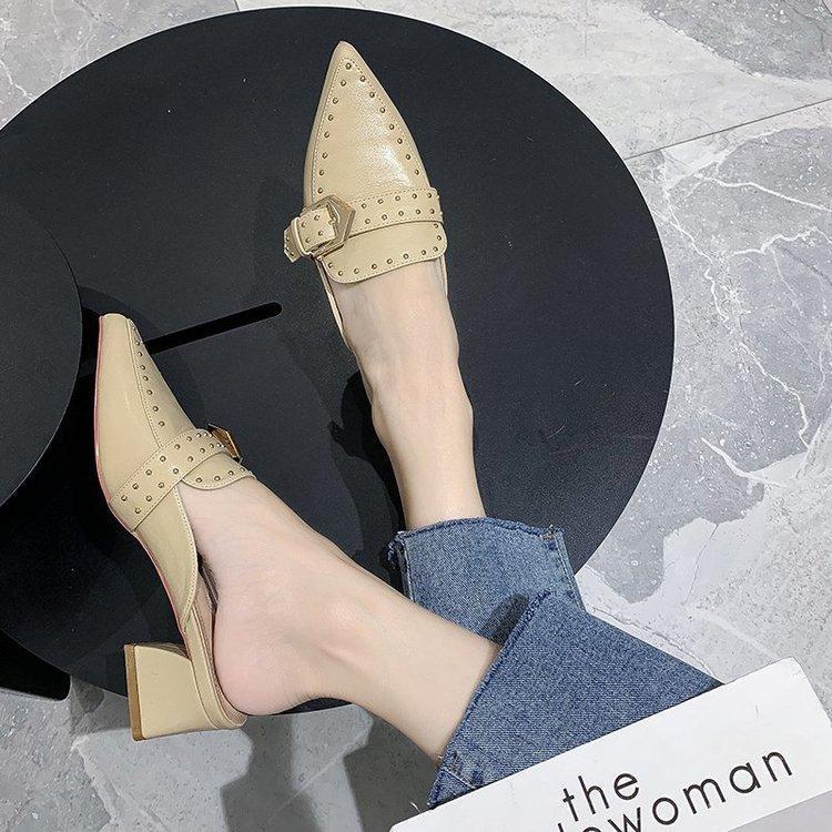 Retro Mules mit spitzer Kappe und mittlerem Absatz