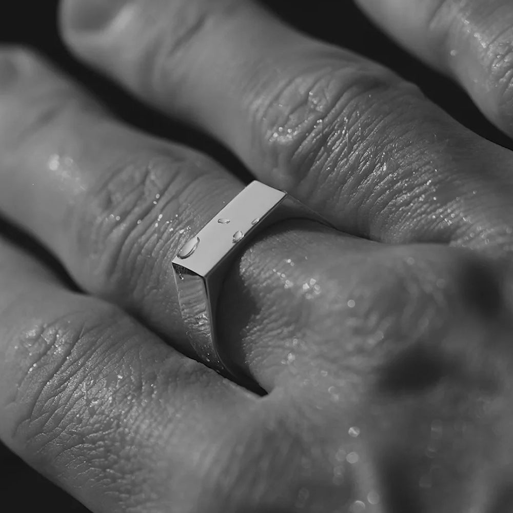 Eleganter Edelstahlring für Herren