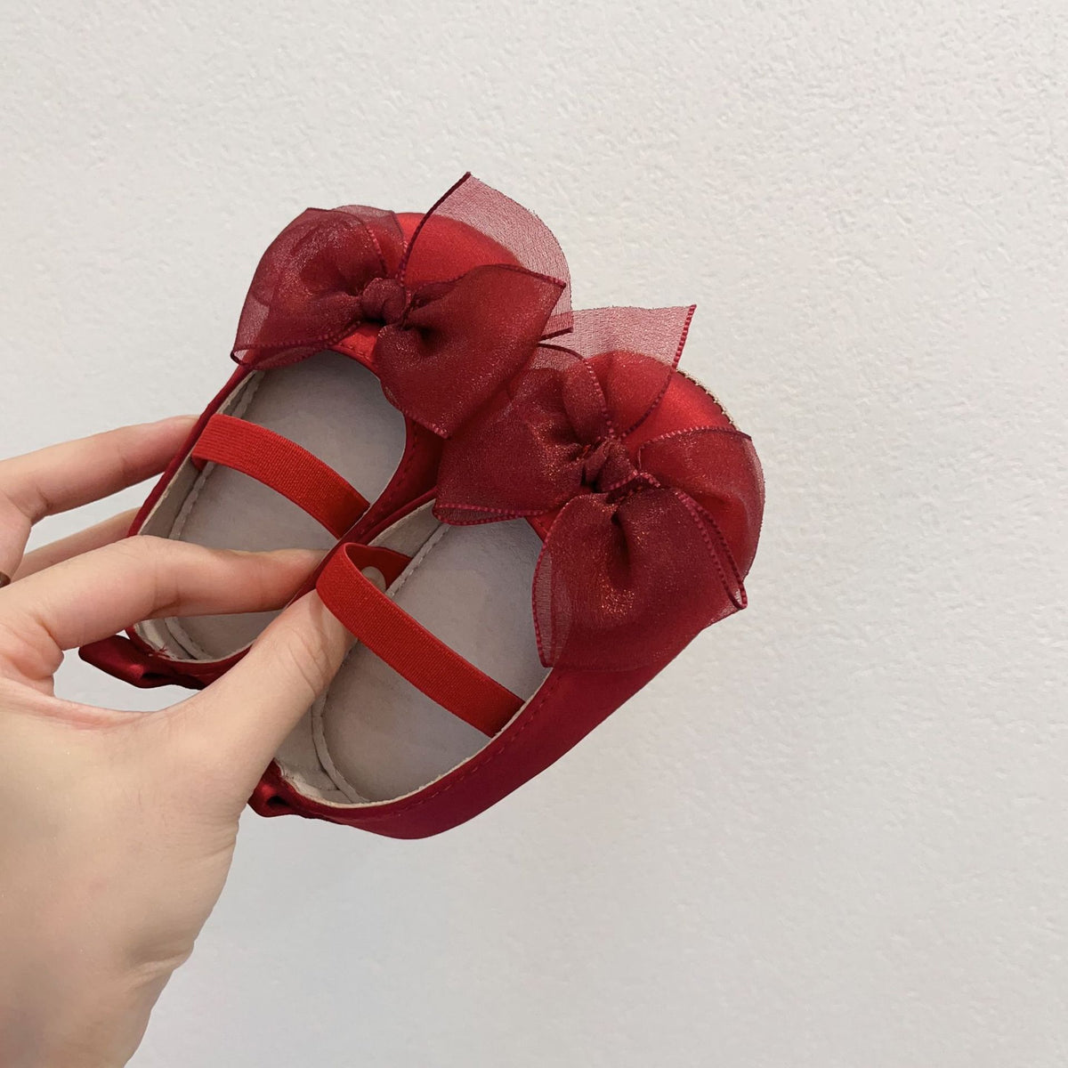 Softe Kinderschuhe mit Schleife – Bild 1 | LuxeStyle