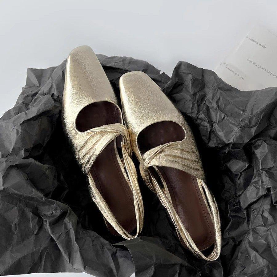 Retro Pumps mit Chunky Heel und V-Ausschnitt