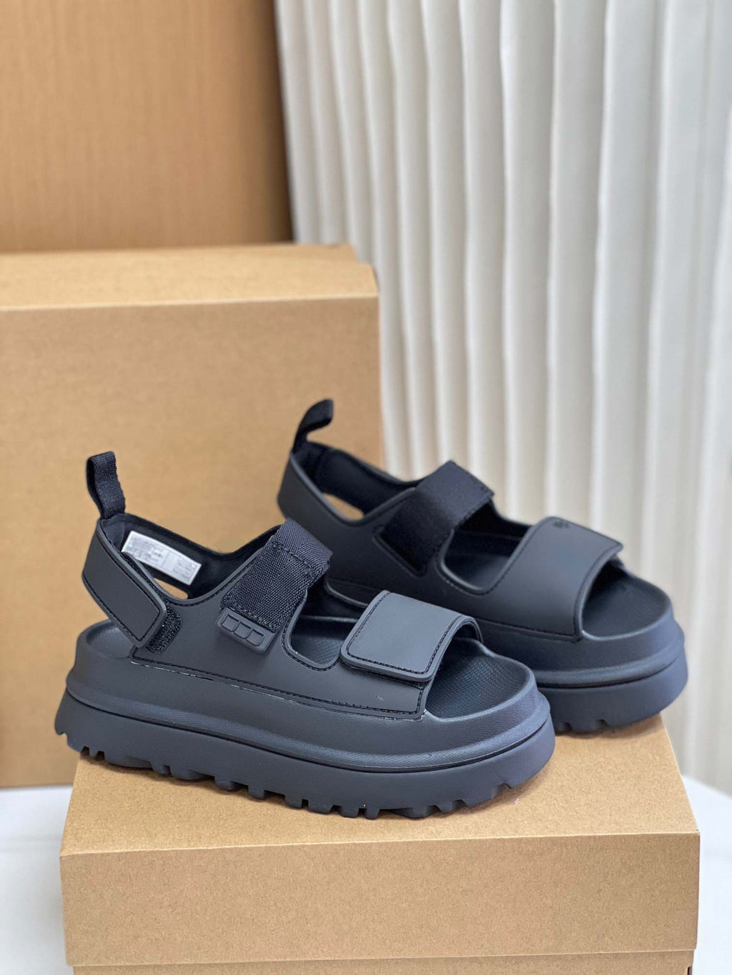 Bequeme Velcro Sandalen mit dicker Sohle – Bild 3 | LuxeStyle