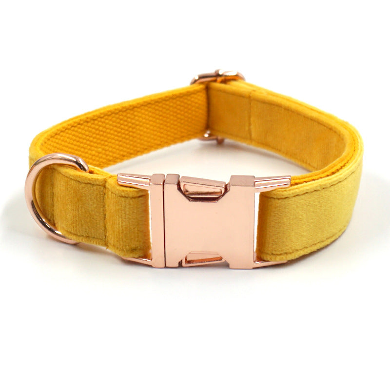 Samtiges Hundehalsband-Set mit Leine & Schleife – Bild 2 | LuxeStyle